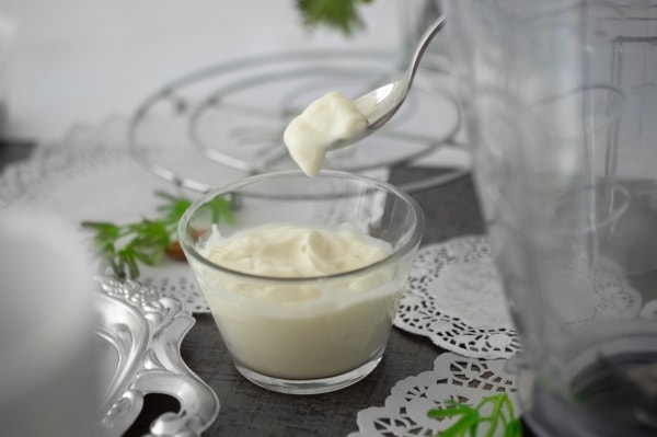 Mayonnaise-in-small-glass-bowl
