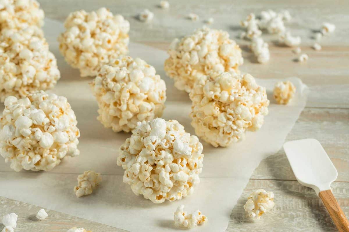 Sweet-homemade-popcorn-balls-ready-to-eat-